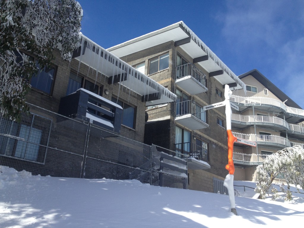 rocky-valley-11-studio-apartment-falls-creek-accom-01